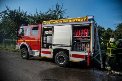 Weinstadt-Beutelsbach: Nachloescharbeiten beim Brandort vom Vortag